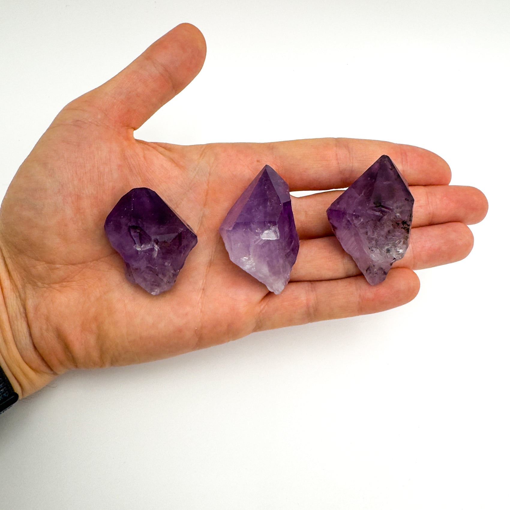 AAA amethyst point lit to highlight purple saturation
