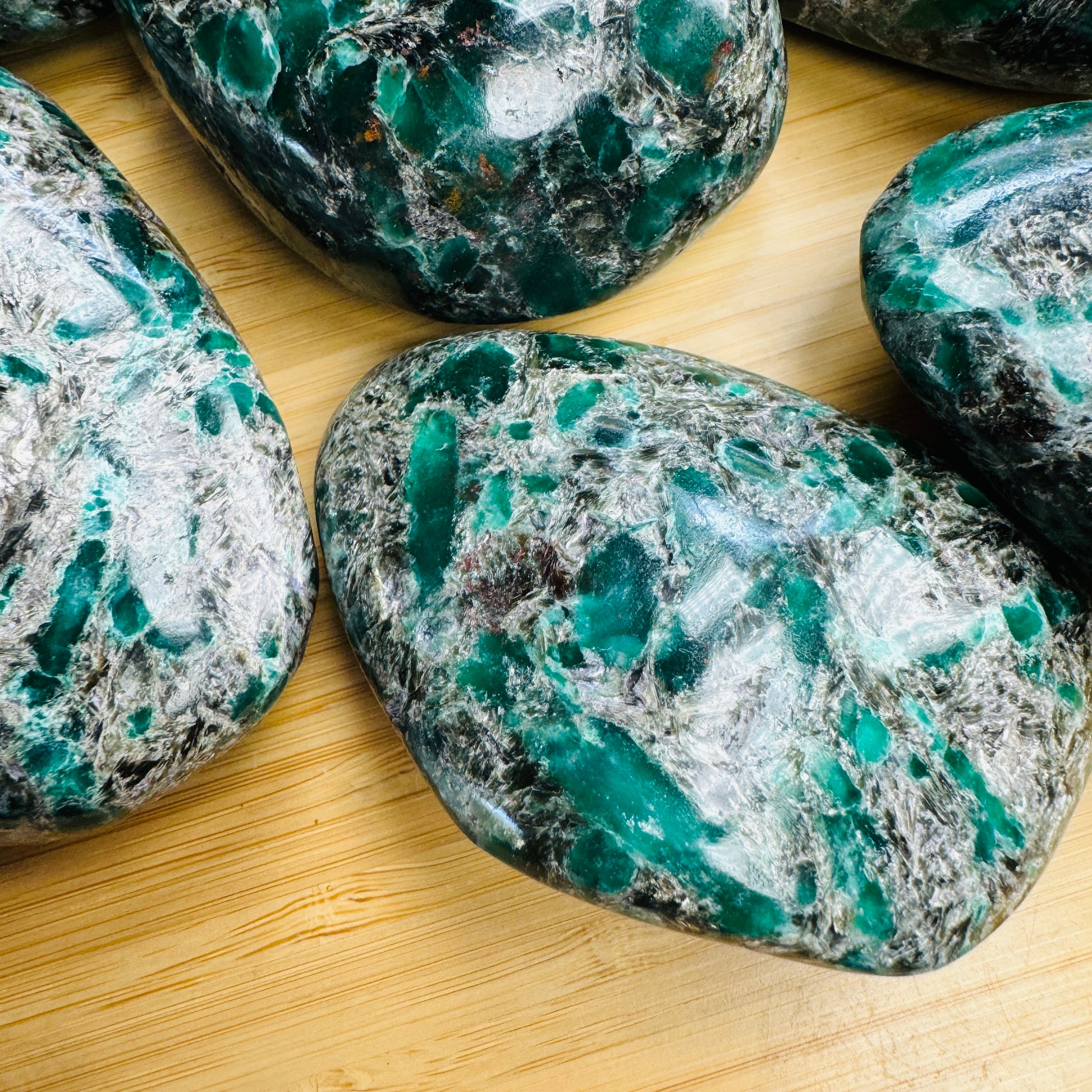 Side-on view of green Emerald palm stone, showing subtle veining.