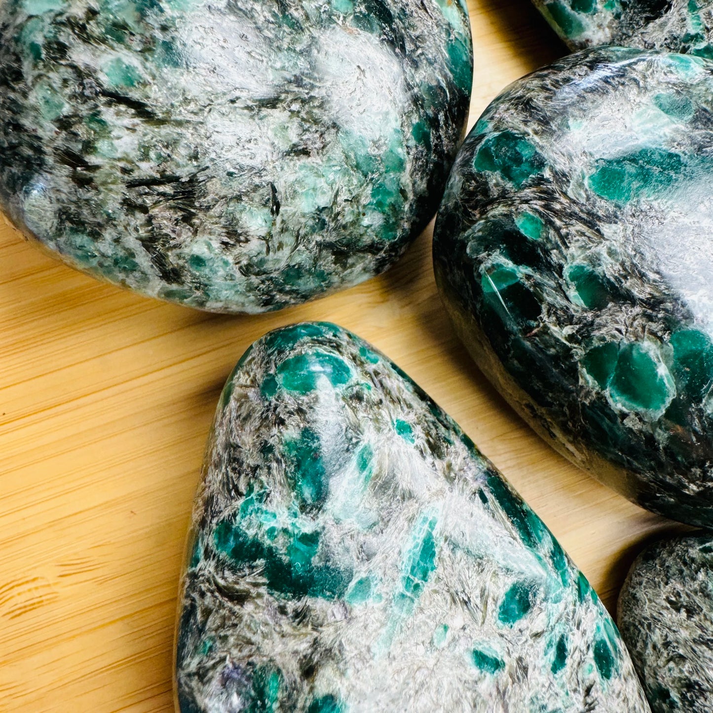 Reverse angle of Emerald palm stone, to support Love and Abundance.