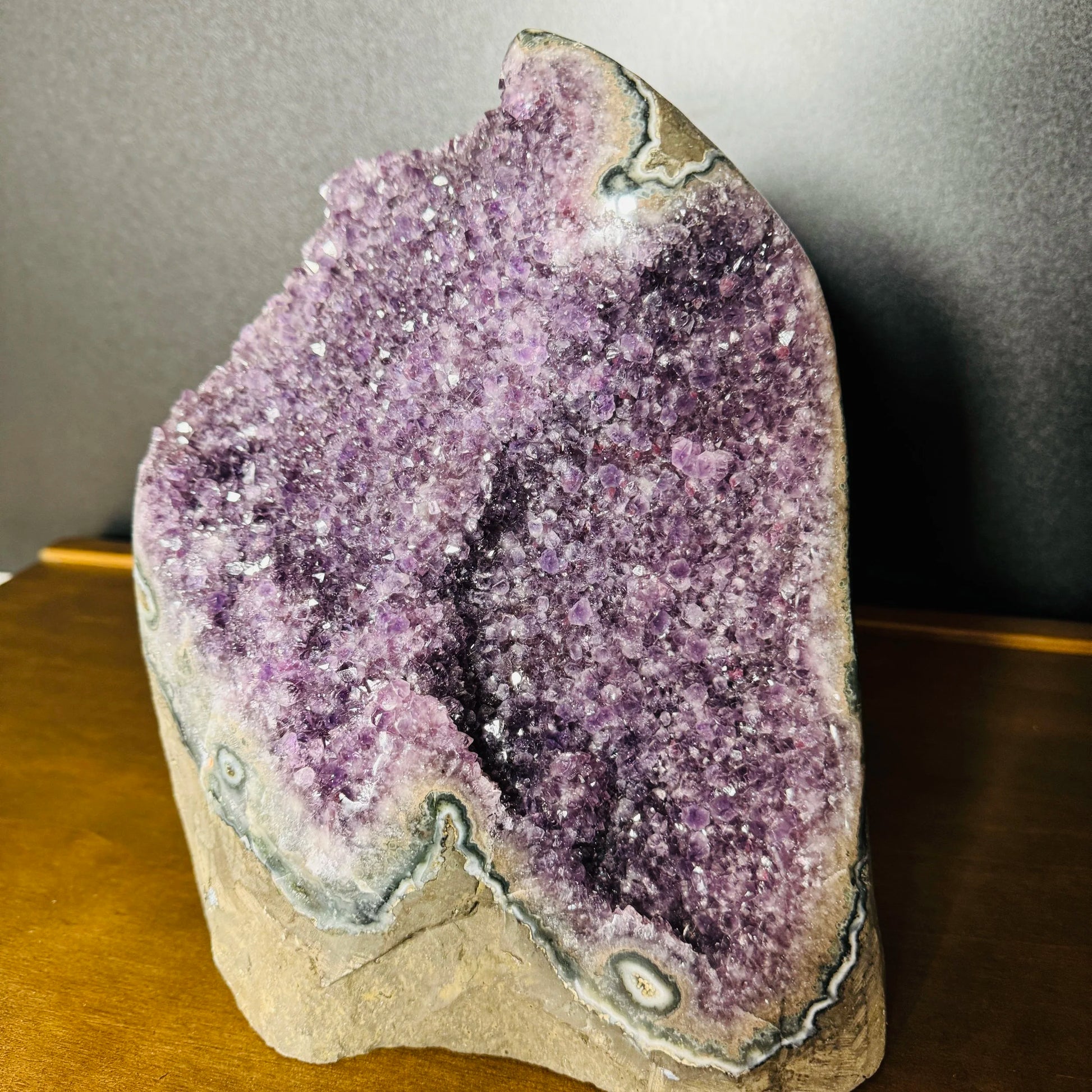Size comparison with a Amethyst raw geode, from Uruguay.