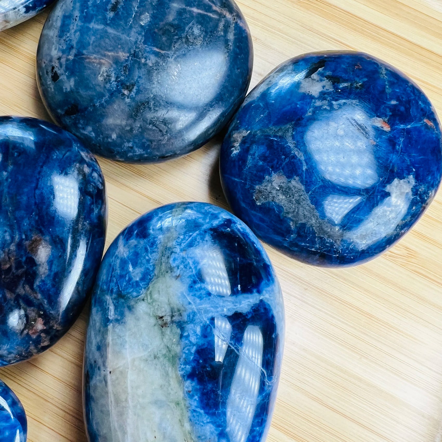 Plan view of Sodalite palm stone, showing characteristic finish.