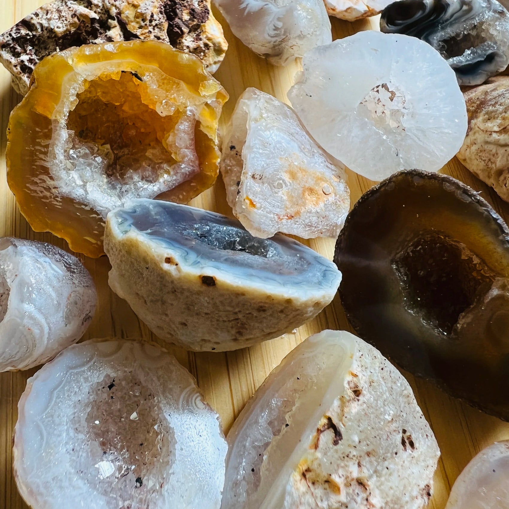 Handheld Agate geode from Brazil for meditation, Protection and Focus