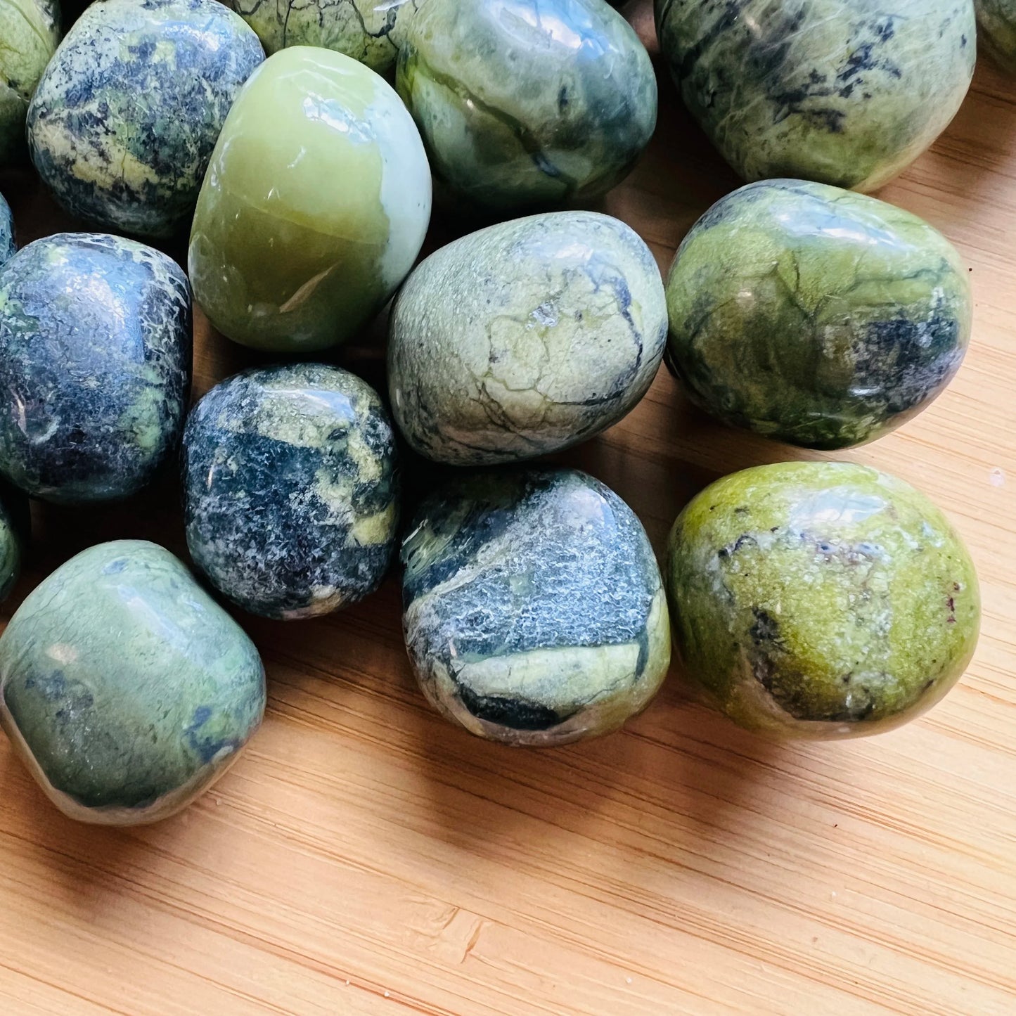 Side-on view of Grade AA Serpentine tumbled stone, sourced from Junín, Peru.