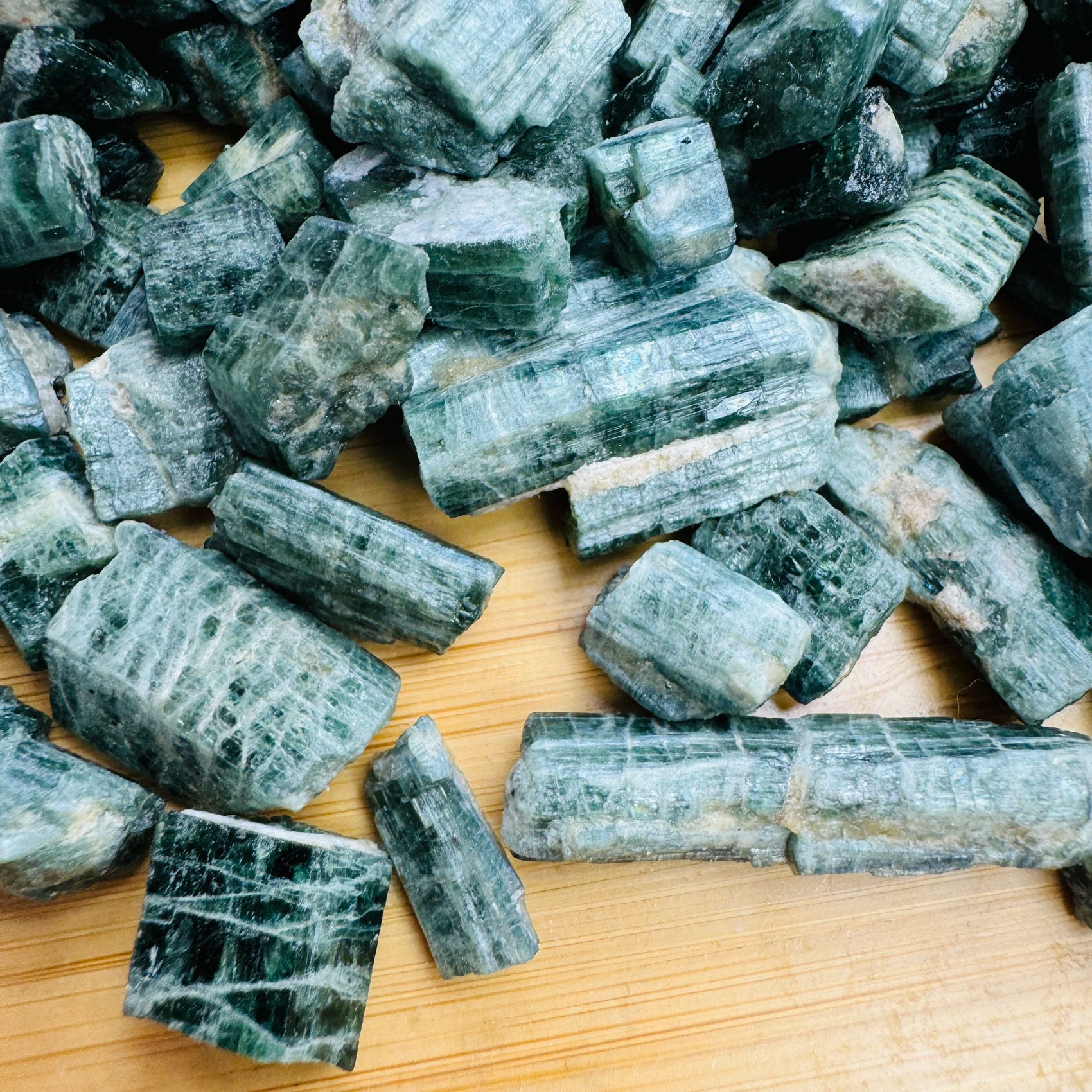 Side angle of Diopside raw stone, sourced from Copperbelt Province, Zambia.