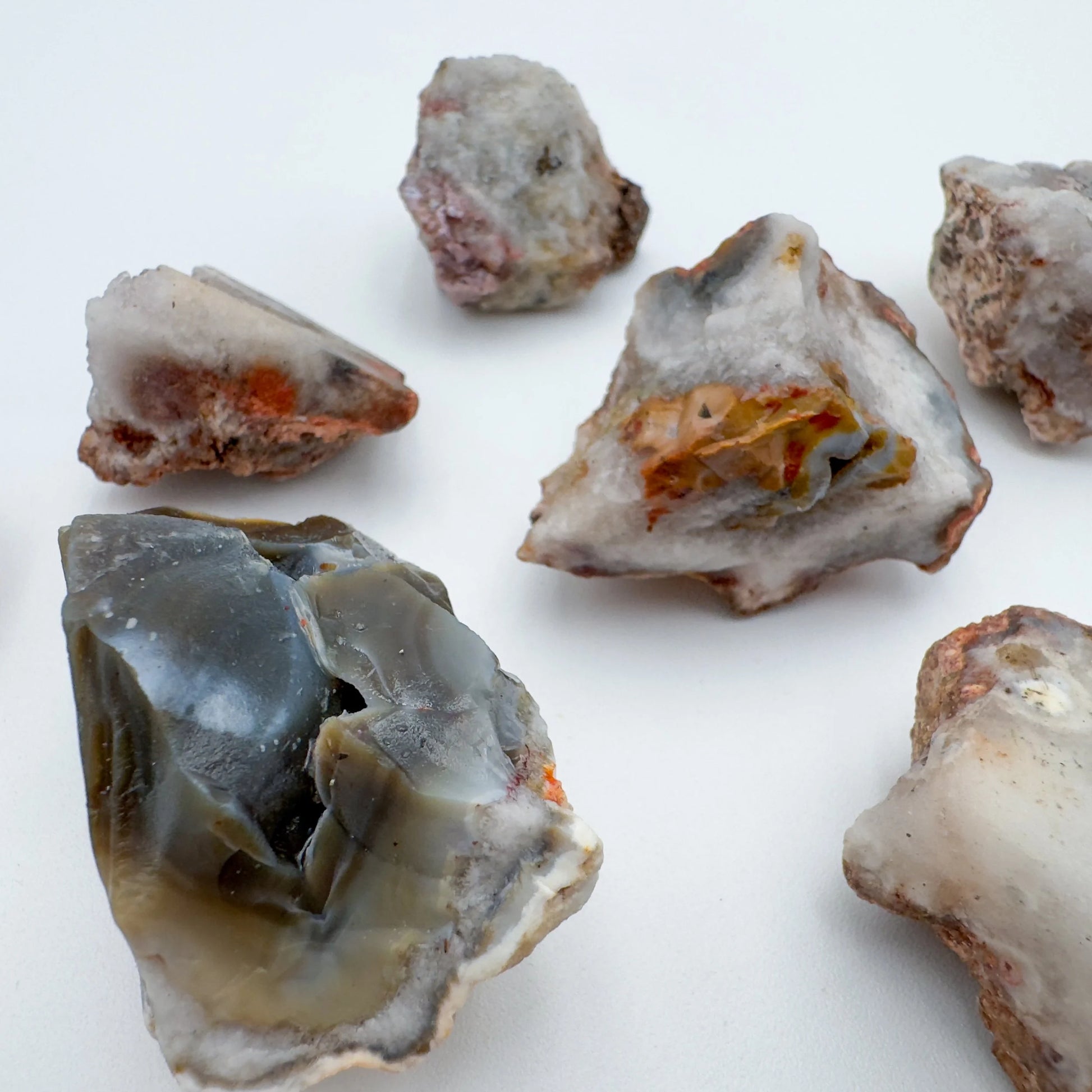 Size comparison with a single Patagonia Agate raw stone hand-selected from Río Negro Province, Argentina.