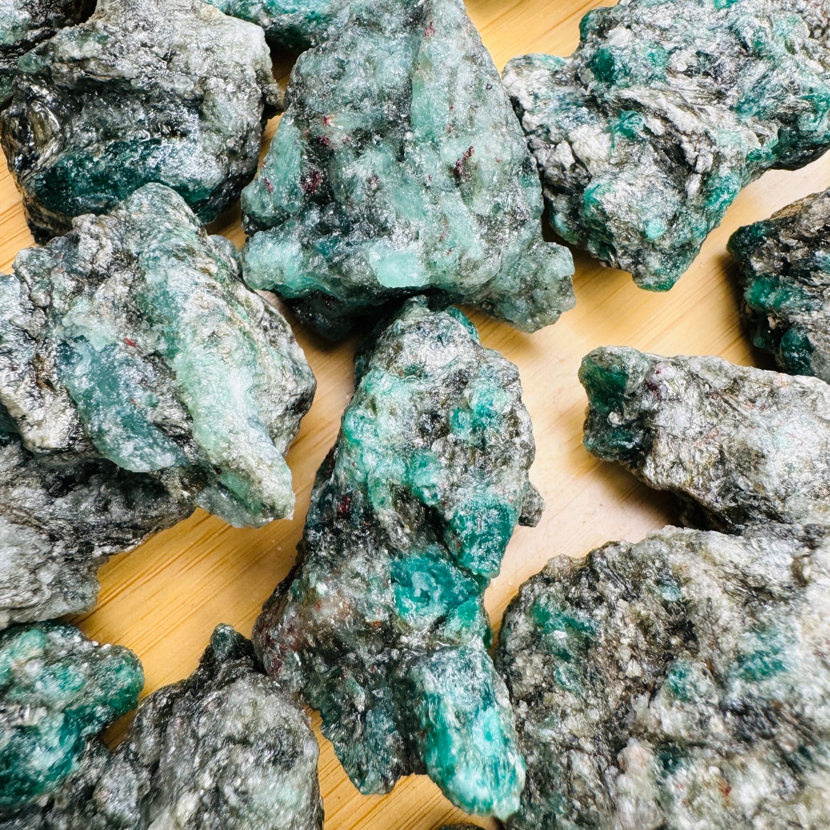 Emerald raw stone in Green tones from Zimbabwe for Healing and Emotional Healing