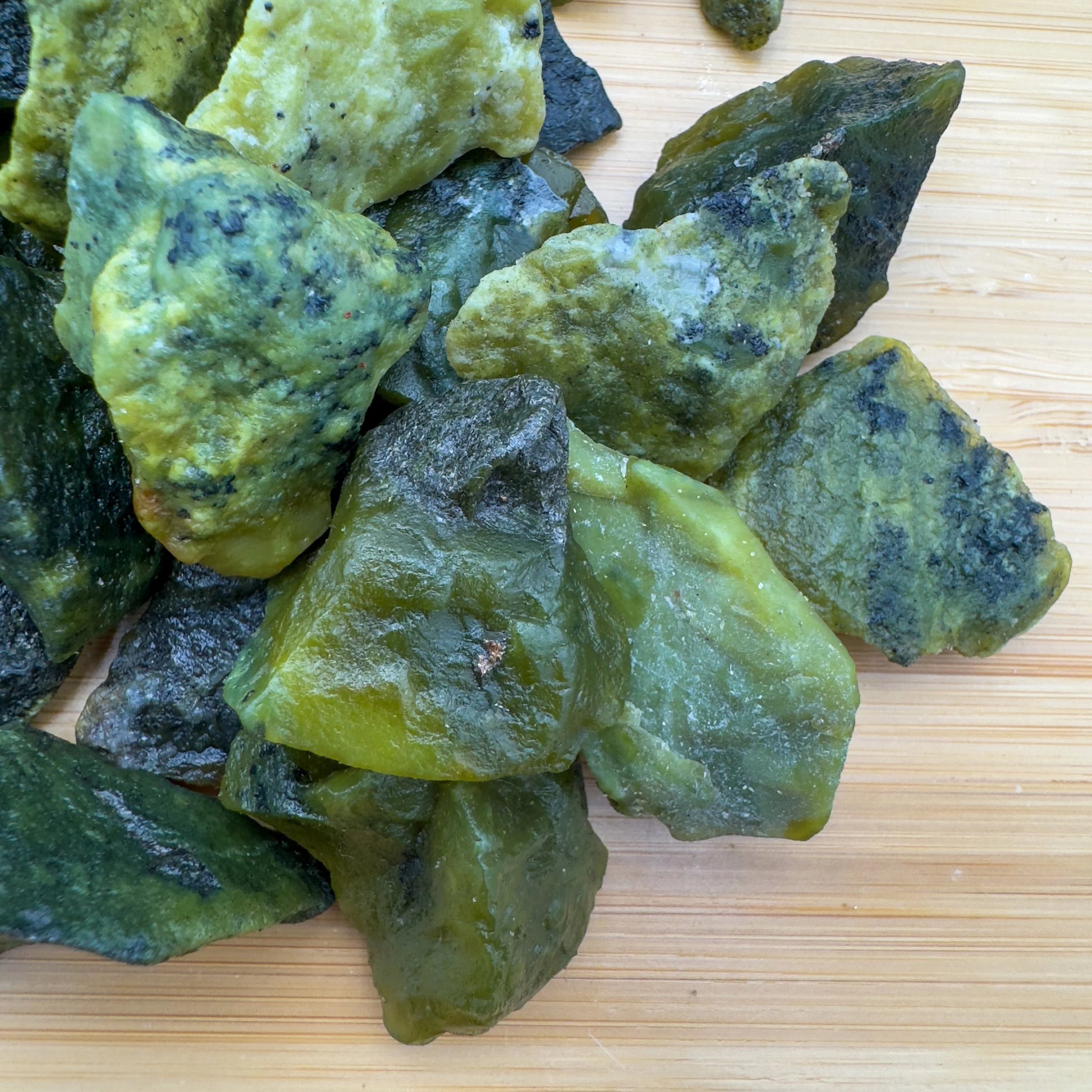 Handheld Serpentine raw stone from Peru for meditation, Emotional Healing and Cleansing