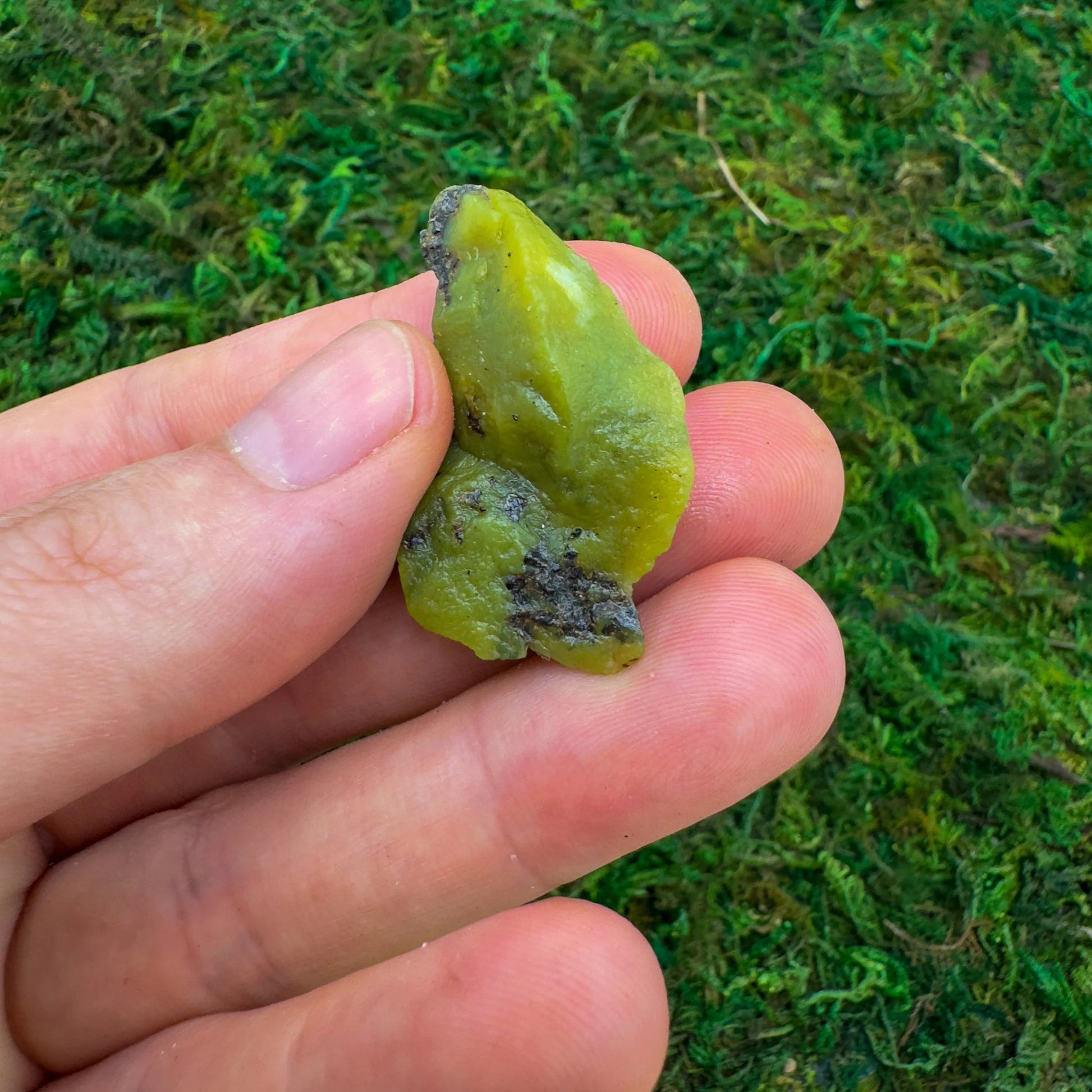 Serpentine raw stone in Green tones from Peru for Emotional Healing and Cleansing