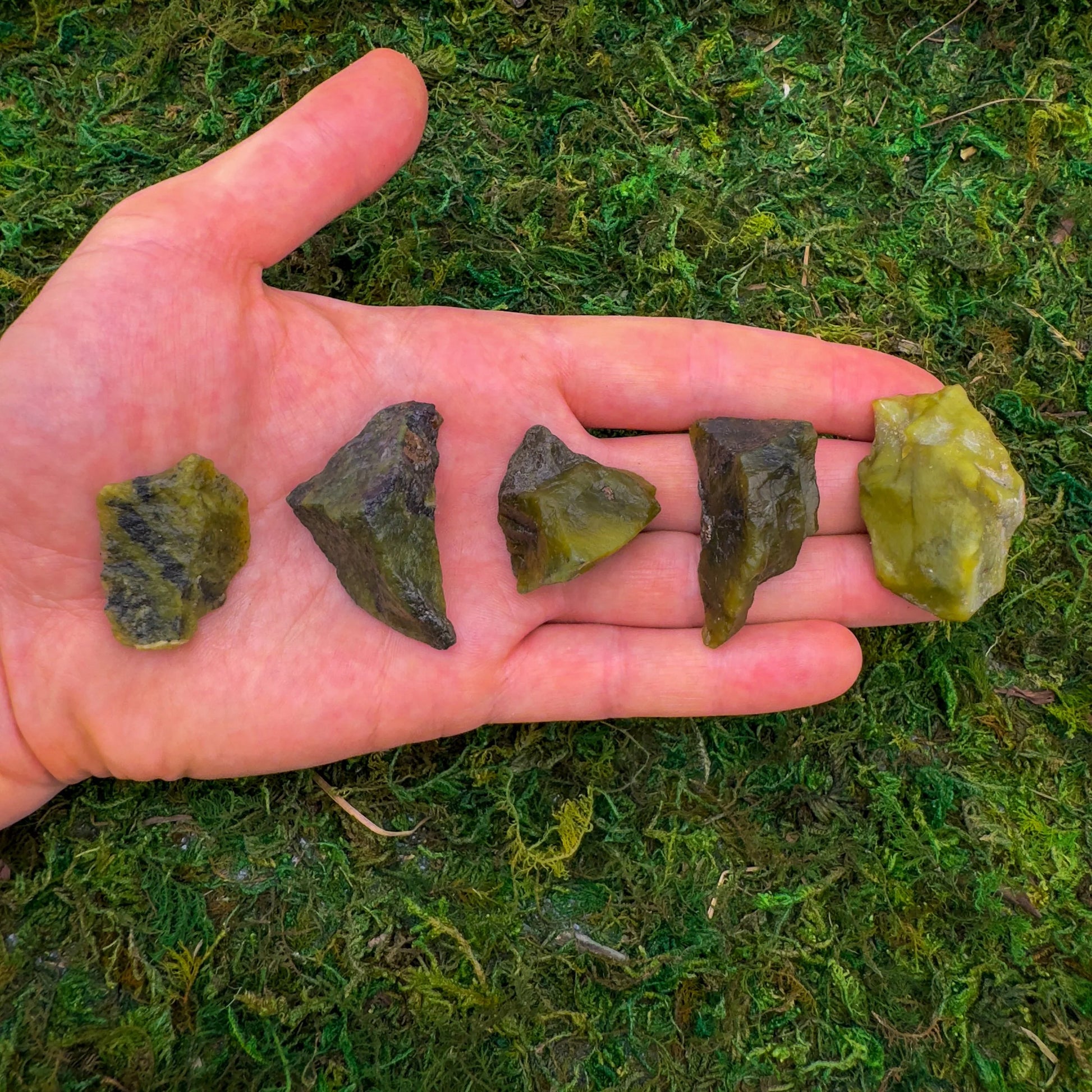 Serpentine raw stones from Peru, Green stones for Emotional Healing