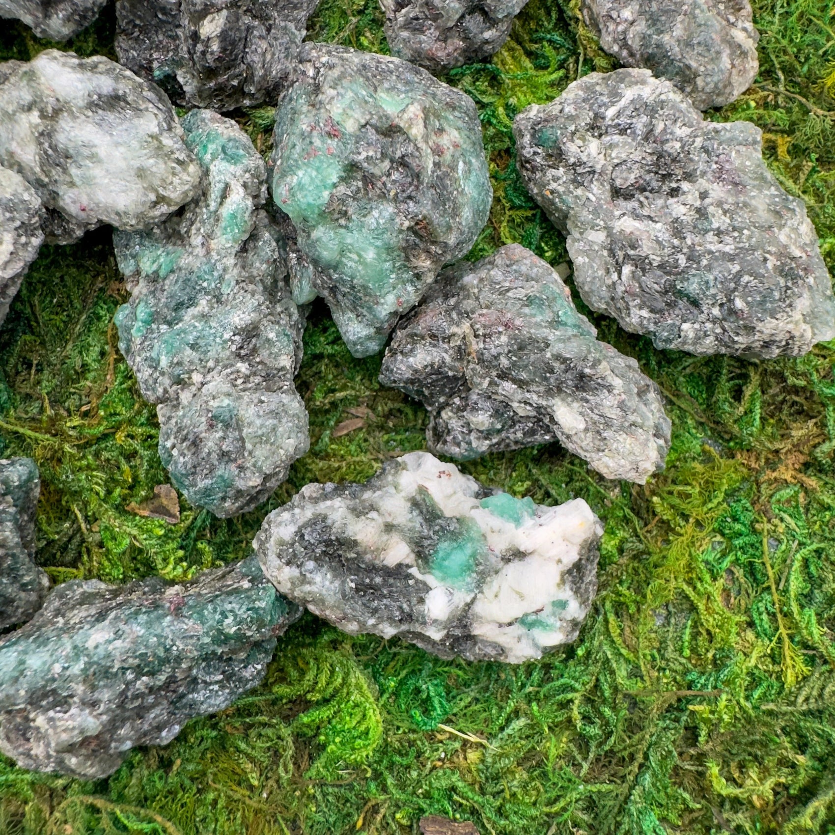 Emerald raw stone from Zimbabwe with Green color, polished finish for mindful calm