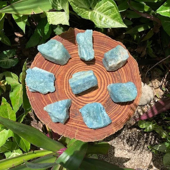 Base detail of Grade AA Aquamarine raw