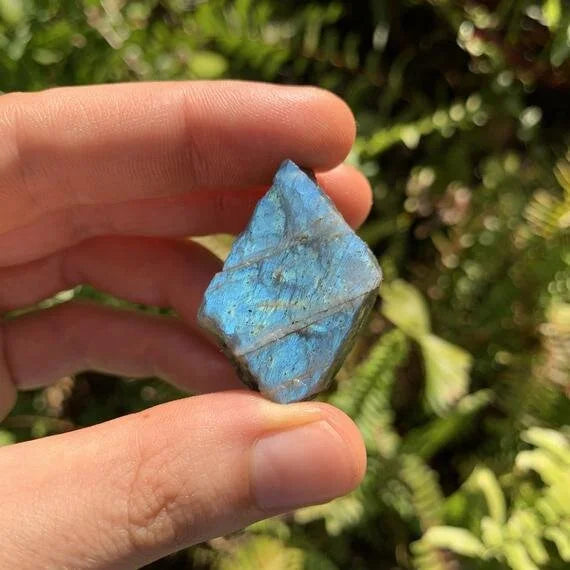 Base detail of Grade AAA Labradorite raw